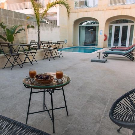 The Carob Tree Bed & Breakfast Victoria Exterior photo